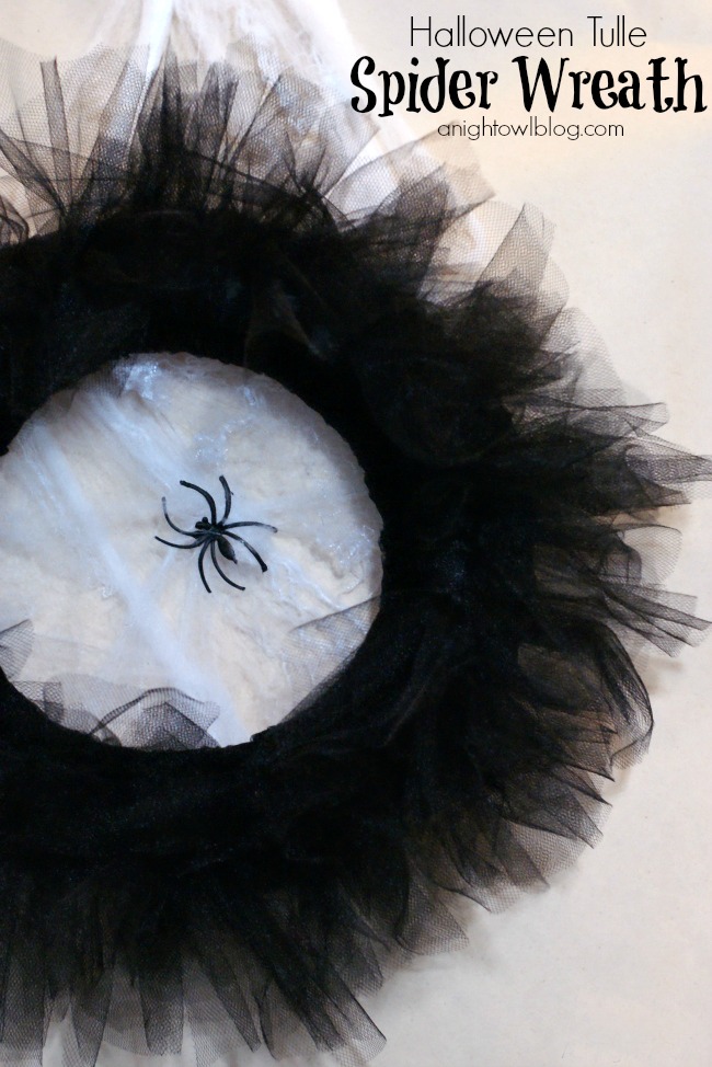 Halloween Tulle Spider Wreath | #halloween #tulle #spider #wreaths