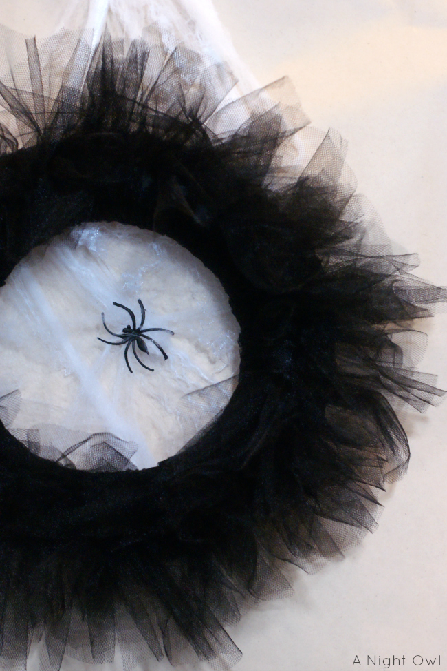 Halloween Tulle Spider Wreath | #halloween #tulle #spider #wreaths