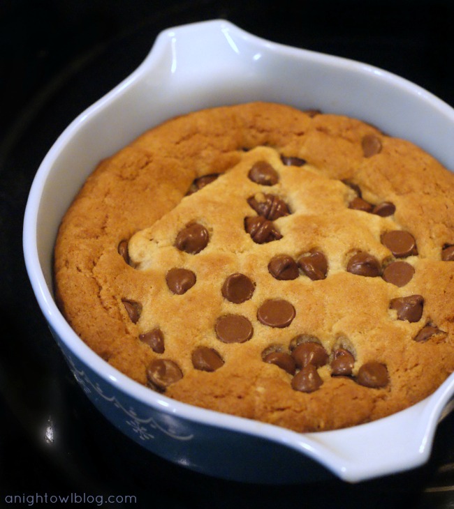 How to make your own BJ's or Oregano's Pizookie (Pizza Cookie) at home!