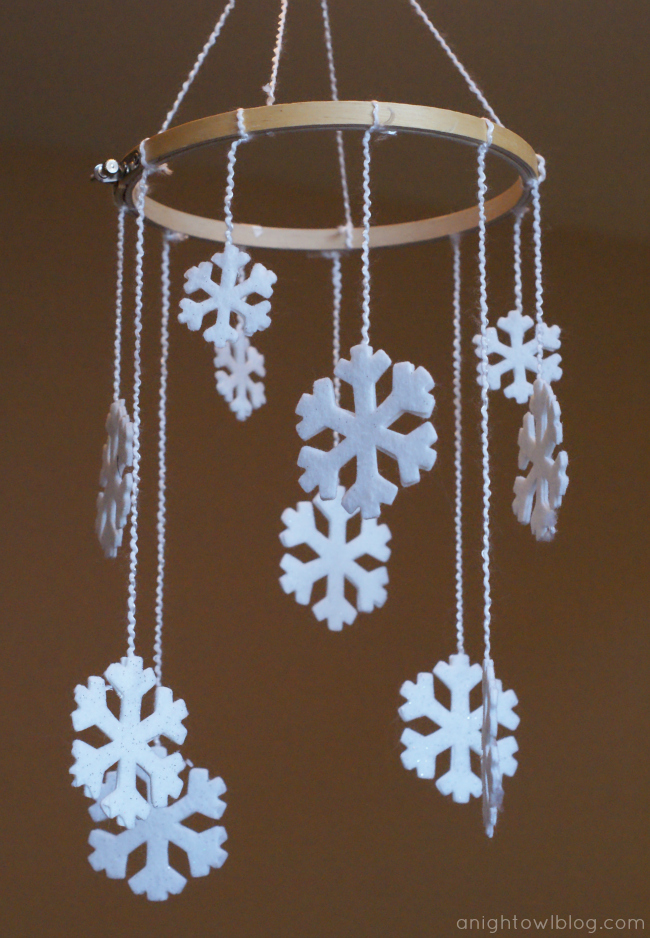 DIY Snowflake Mobile by @anightowlblog