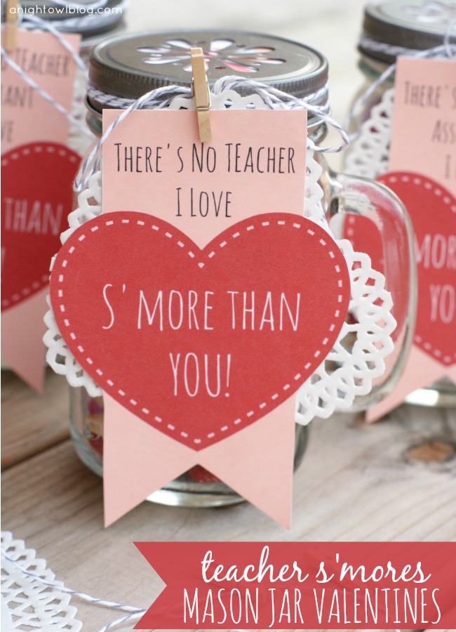 Adorable Teacher Valentines Day gifts! Mason jars filled with s'mores snack mix. Free printables! #masonjars #smores #valentines #valentinesday