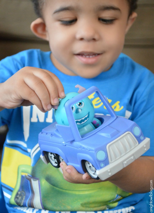Monsters University Sulley Roll-a-Scare Ridez at Walmart | #MUJuice #MonstersU #MonstersUniversity
