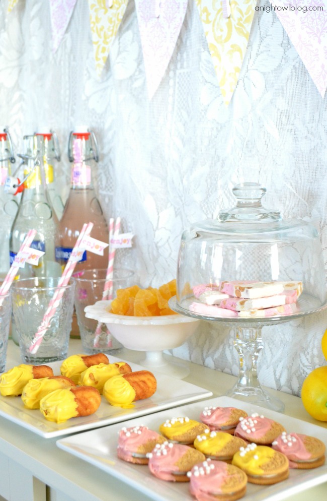 Lorina Lemonade Stand Dessert Table with World Market | #lorina #lemonade #stand #dessert #party #worldmarket #SummerinParis