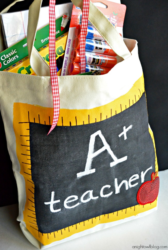Back to School Teacher's Chalkboard Tote | #michaelsbts #backtoschool #teacher #gift #chalkboard