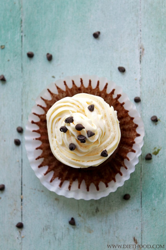 Chocolate Cinnamon Cheesecake Cupcake Recipe | www.diethood.com | www.anightowlblog.com | #recipe #cupcakes #chocolate