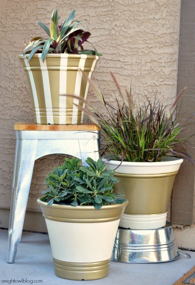 Update plain planters with ScotchBlue Painter's Tape and Metallic Spray Paint from The Home Depot | #garden #outdoors #scotchblue #homedepot