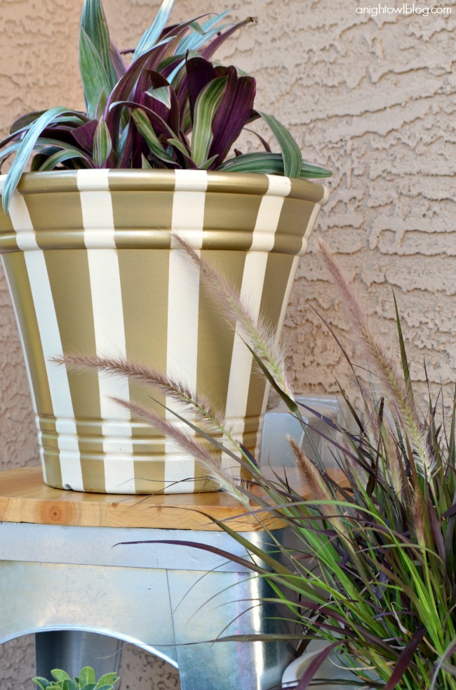 Update plain planters with ScotchBlue Painter's Tape and Metallic Spray Paint from The Home Depot | #garden #outdoors #scotchblue #homedepot