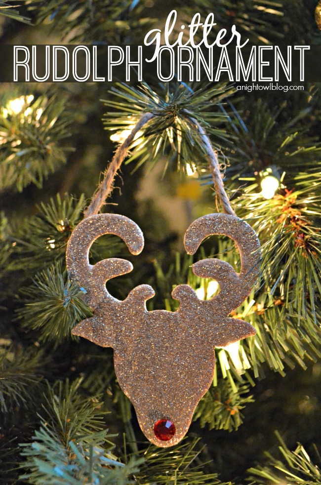 Rudolph has never looked so good! Make these Glitter Reindeer Ornaments today, click through for the easy how-to!