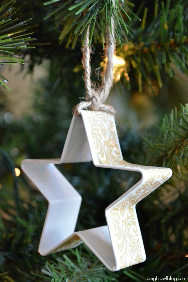 How easy and fun is this? Add washi tape to a cookie cutter for a fun ornament!