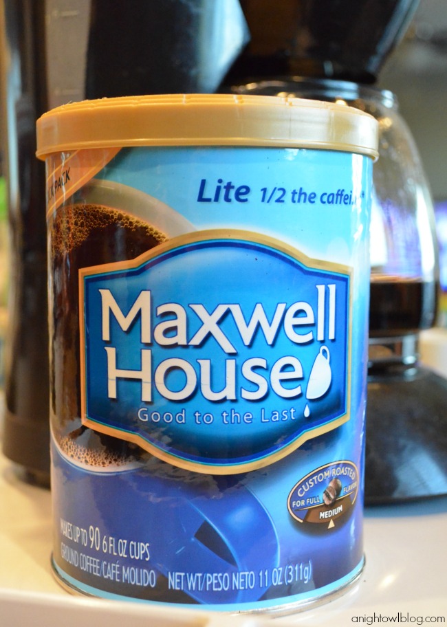 Make a quick and easy Peppermint Mocha with Maxwell House coffee!