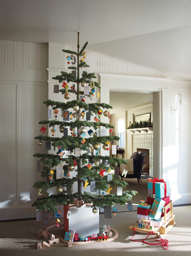 Christmas tree that is great for toddlers with handmade montessori-like ornaments!