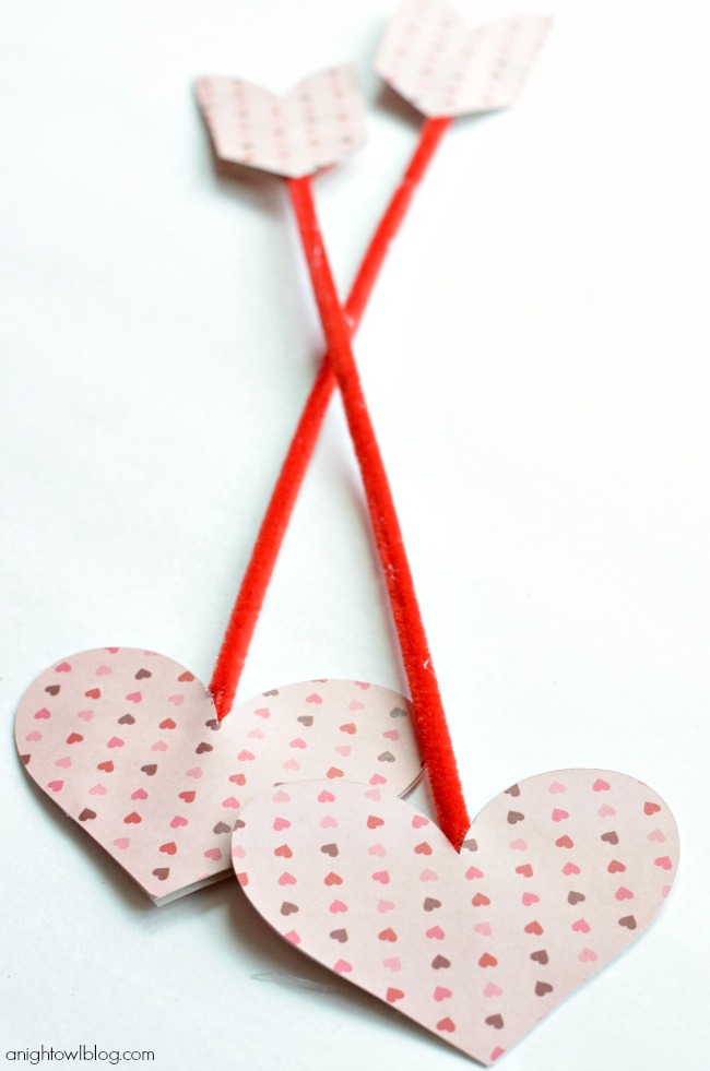 Make adorable Cupid's Arrows with paper, pipe cleaners and glue! | #valentines #marthastewartcrafts #12monthsofmartha