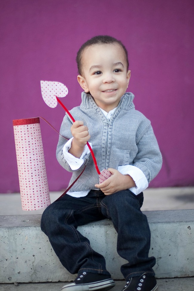 Make an adorable Cupid's Arrows and Quiver with paper, pipe cleaners and a coozie! | #valentines #marthastewartcrafts #12monthsofmartha