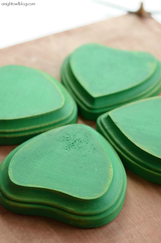Perfect decor for St. Patrick's Day! Make this Four Leaf Clover Sign in just a few easy steps!