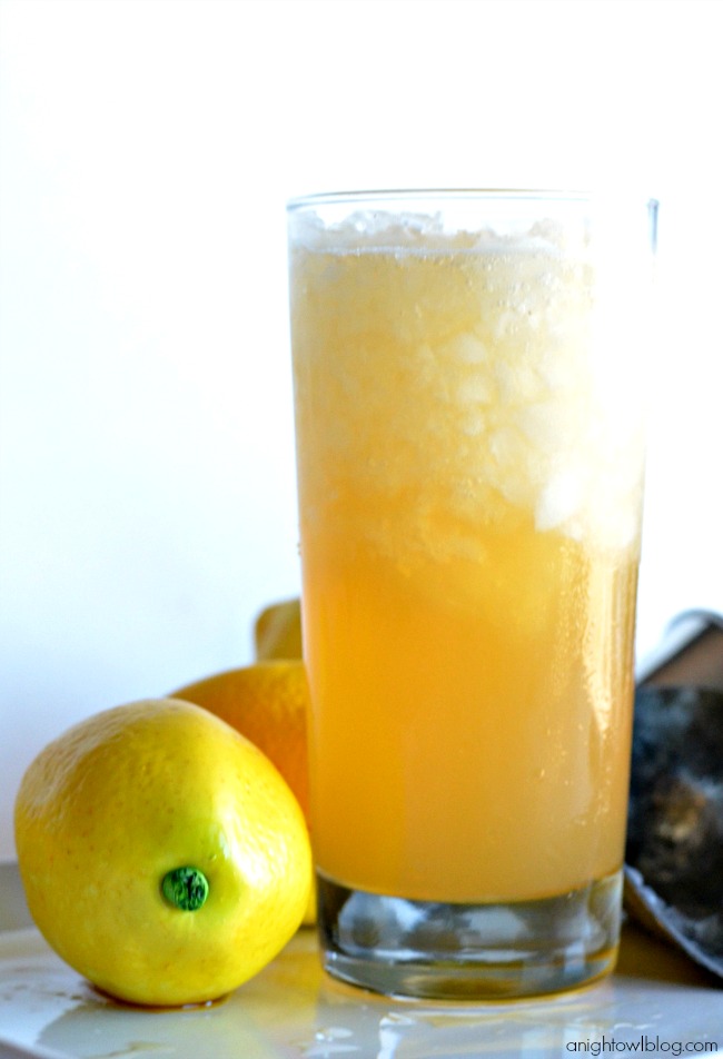 Perfect for Spring and Summer! Whip up a Sweet Tea Spritzer - sweet tea with a twist!