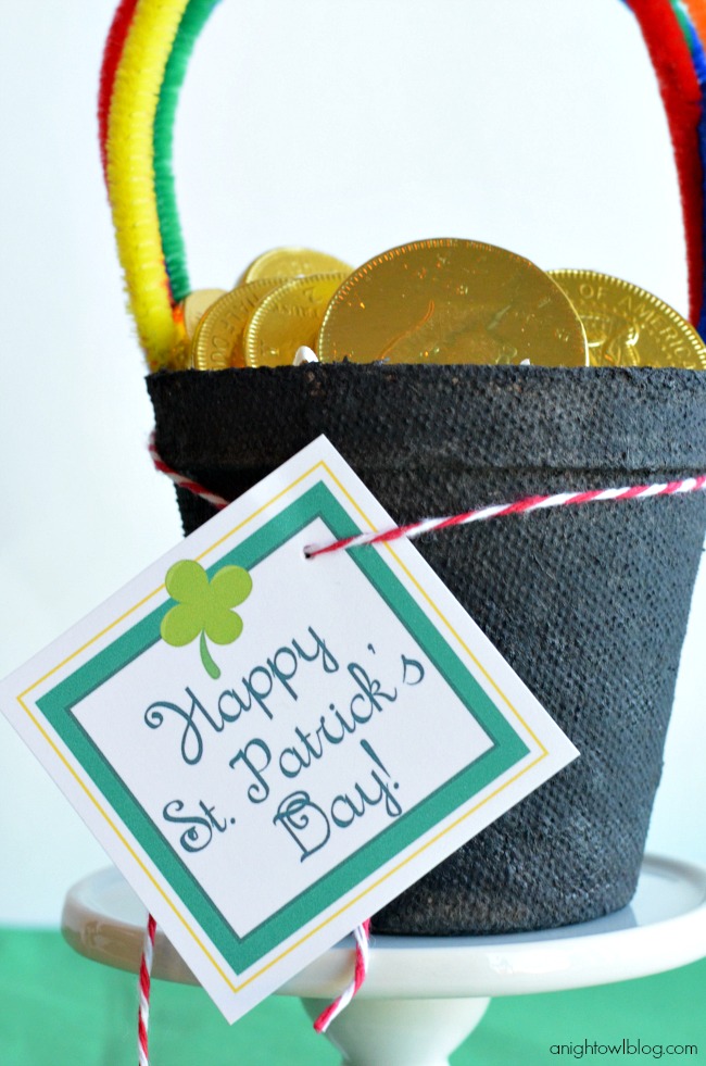 Pot of Gold St. Patrick's Day Gifts - perfect for friends and classmates with FREE printable tags!