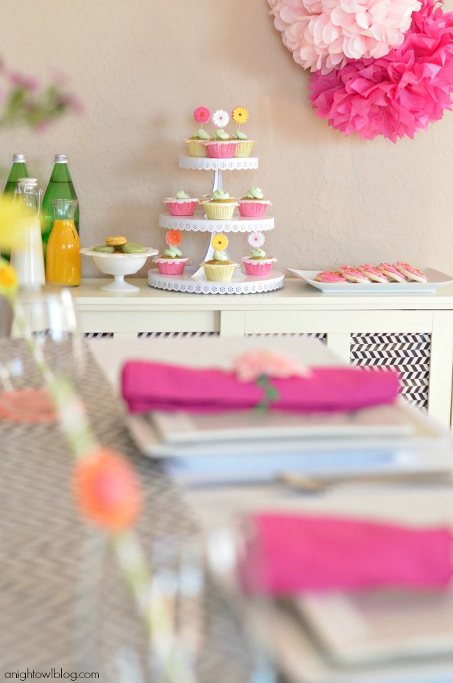 Mother's Day Brunch Ideas - put together a Mother's Day brunch table in just a few easy steps!