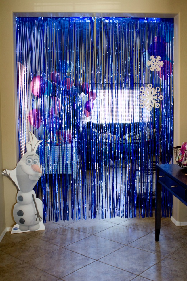 Frozen icicle photo backdrop - Disney Frozen Birthday Party Ideas