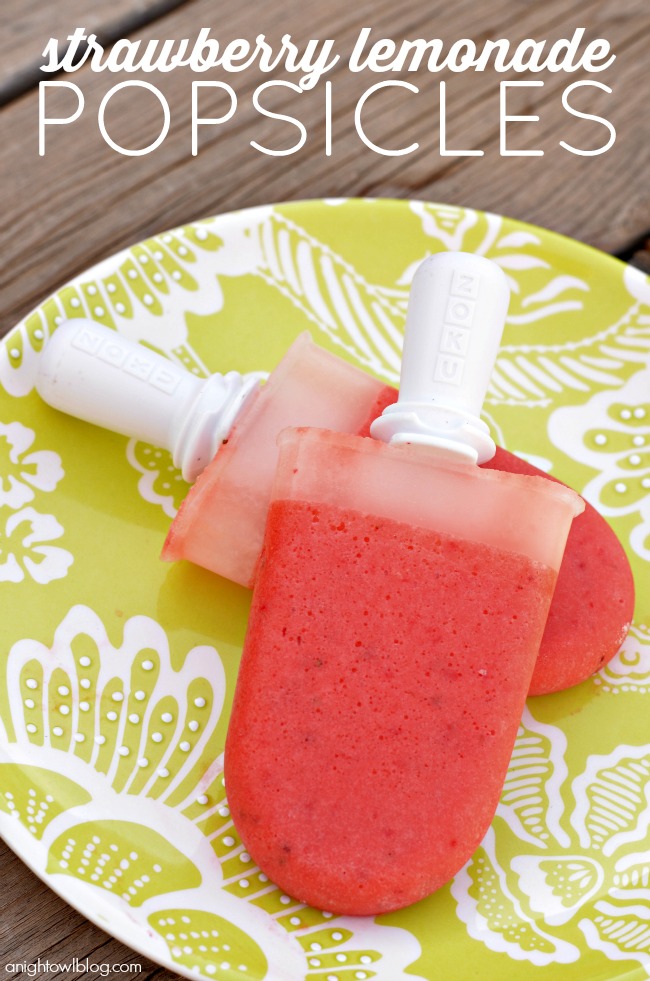Strawberry Lemonade Popsicles - a sweet combination of strawberries and lemonade, perfect for Summer!