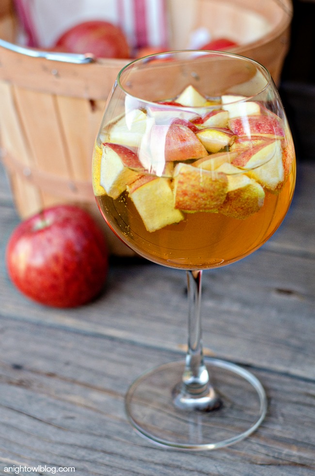 Caramel Apple Sangria - a delicious combination of your favorite flavors for fall in one delicious drink!