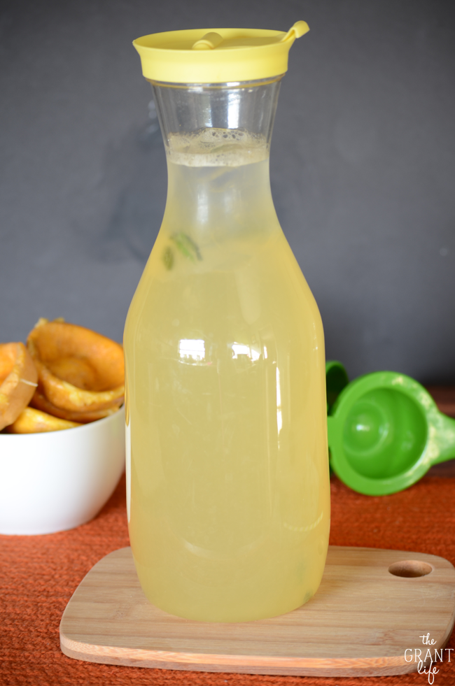 Easy and delicious Homemade Lemonade Recipe! Perfect for Summer!