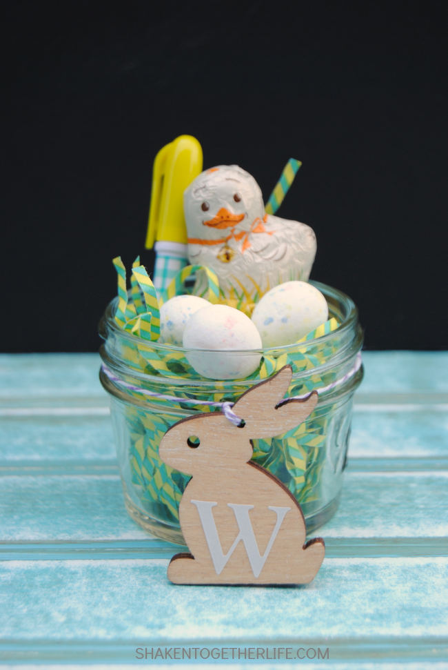 Mini Mason Jar Easter Baskets - adorable gifts, place cards or party favors!