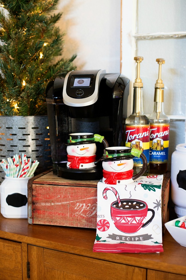 Set up an Easy Hot Cocoa Bar this holiday season for effortless entertaining!