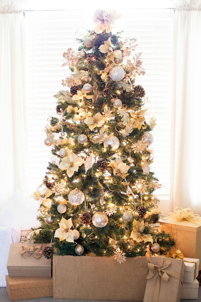 What a gorgeous Gold Christmas Tree! Love all the details.