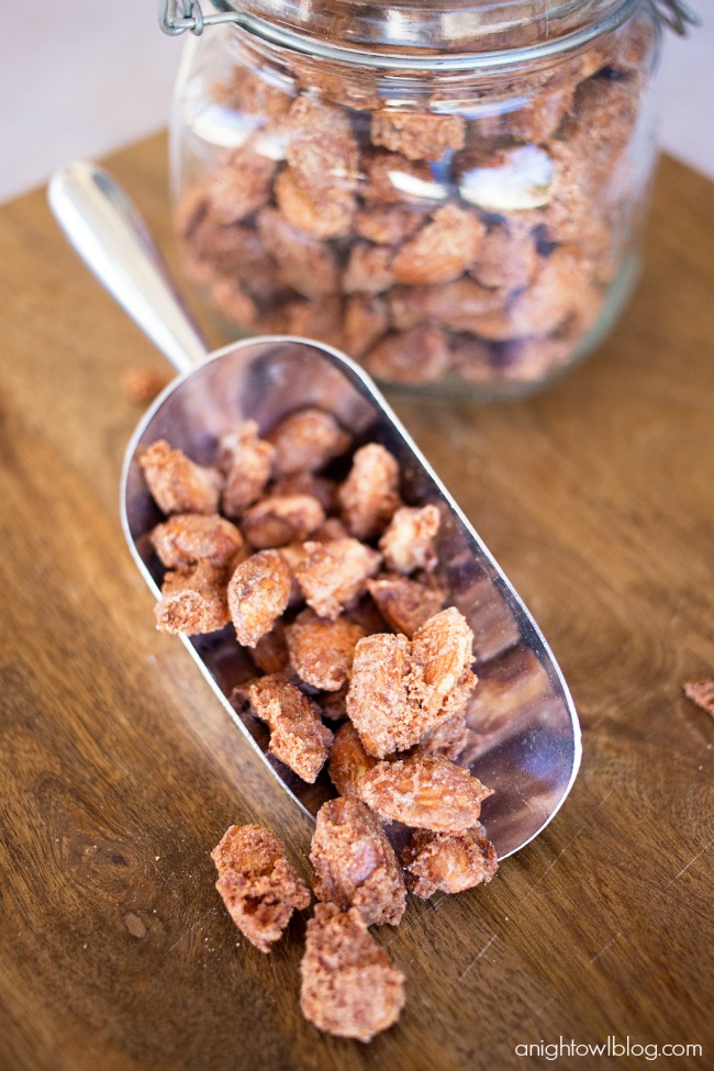 These Pumpkin Spice Almonds are easy to make and the perfect snack for the holiday season! Would also make a great gift!