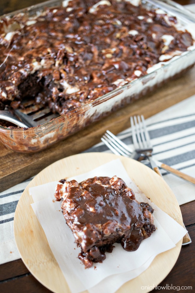 Rocky Road Cake - a delicious combination of chocolate, marshmallows and nuts in one delicious and easy to make dessert! 