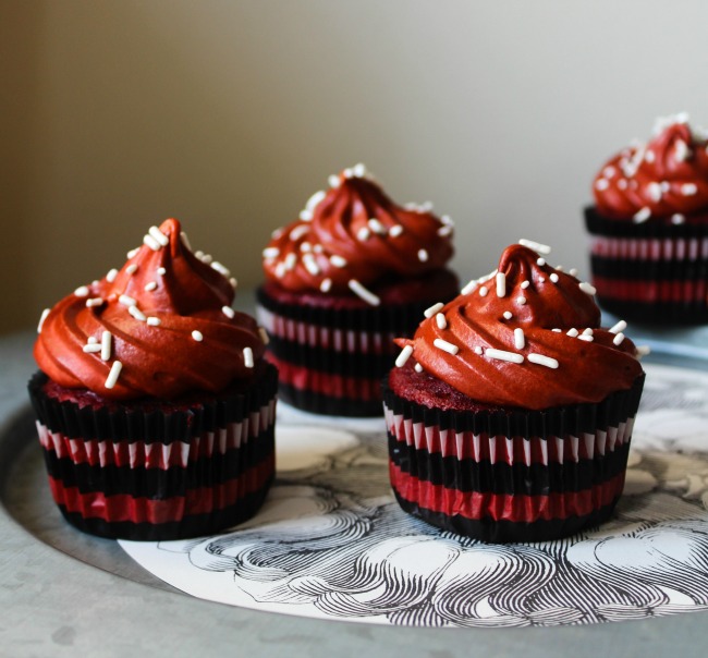 Red Wine Red Velvet Cupcakes - delicious and moist cupcakes with a hint of your favorite red wine!